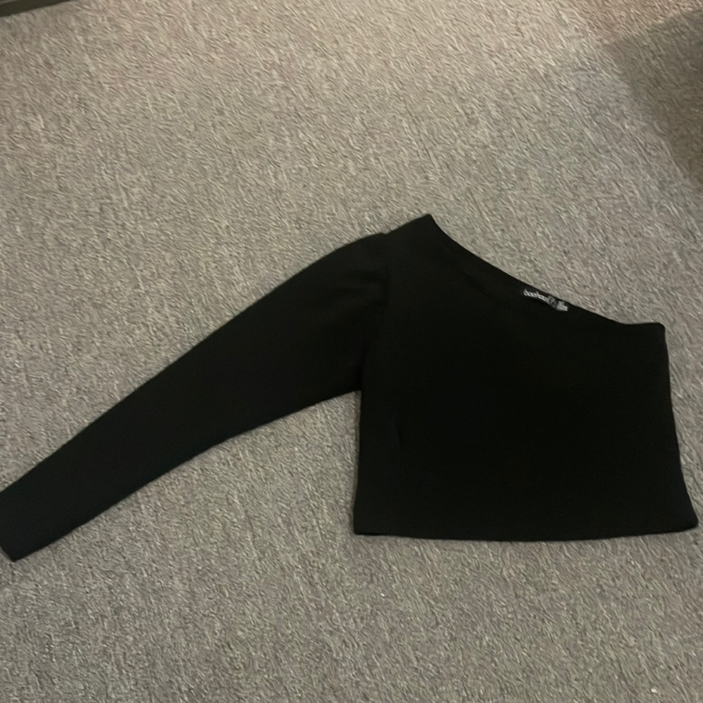One shoulder crop top